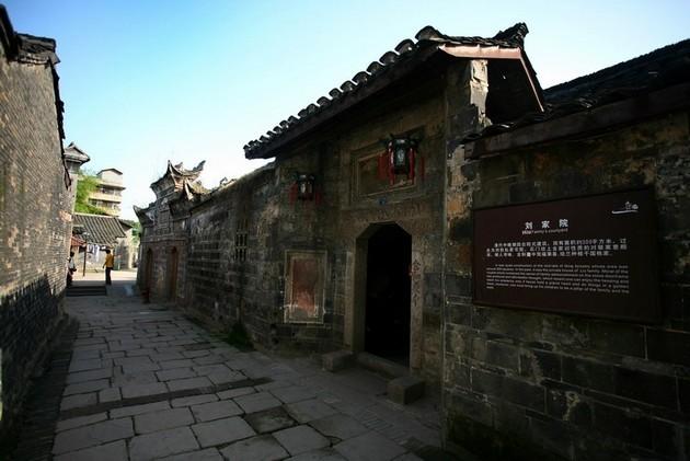 公安机关开展新疆乌什7.1级地震抗震救灾工作